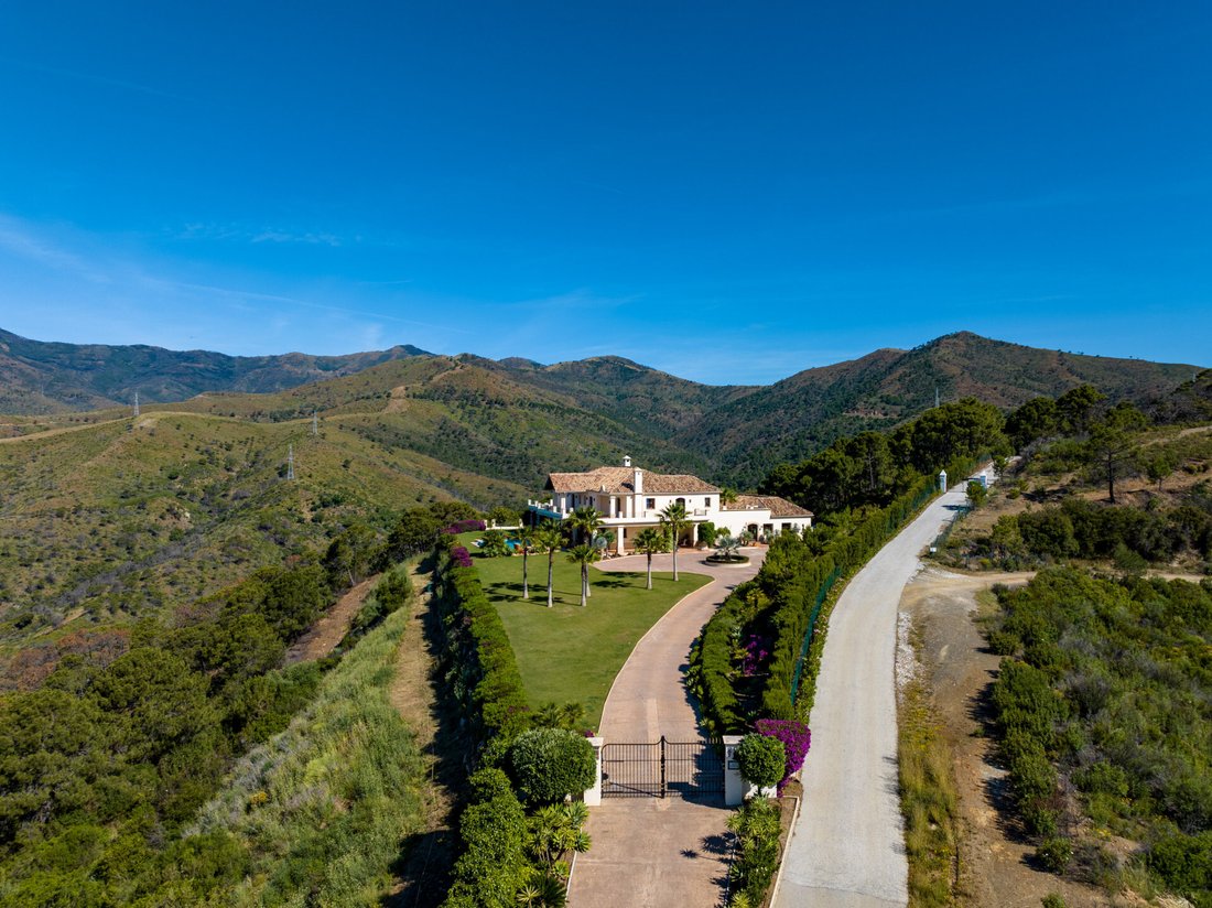 Estate in Estepona, Andalusia, Spain 2 - 14257972