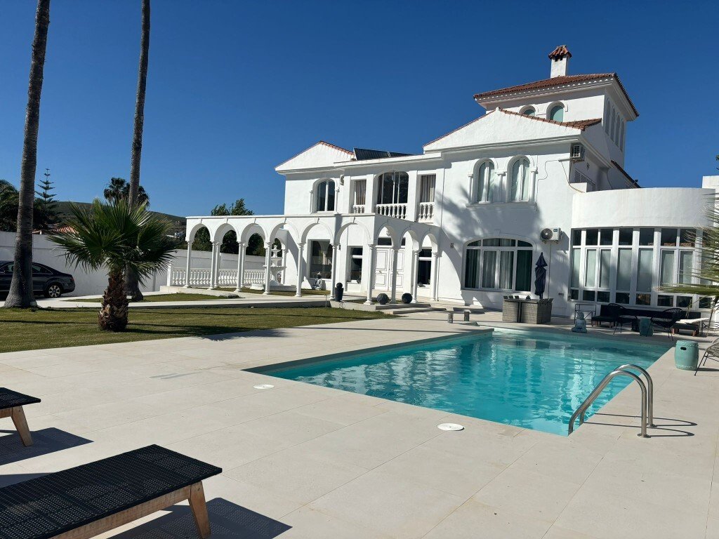 Villa in La Linea de la Concepcion, Andalusia, Spain 2 - 13456255