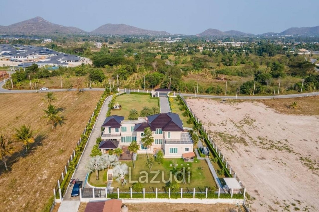 Villa in Hin Lek Fai, Prachuap Khiri Khan, Thailand 2 - 14258912