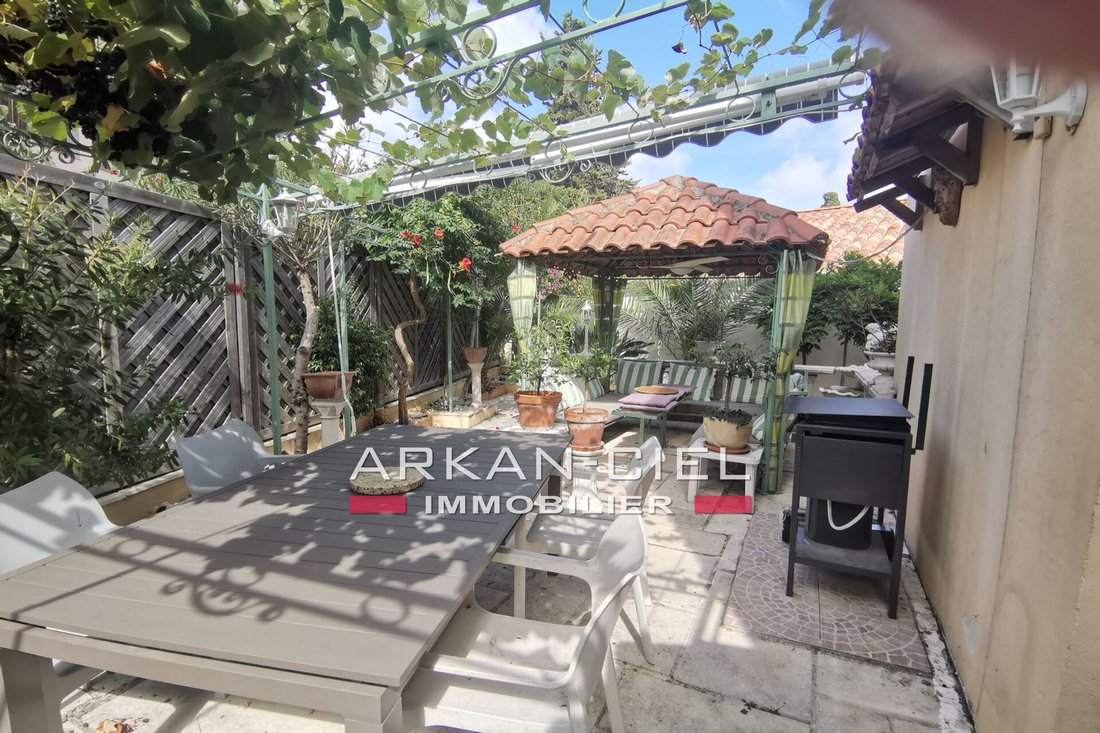 Villa in Antibes, Provence-Alpes-Côte d'Azur, France 2 - 14256287
