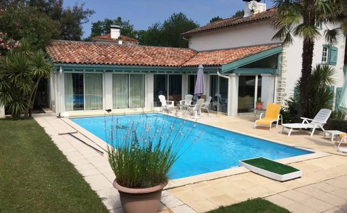 Castle for Sale in Pey, Nouvelle-Aquitaine, France - 4