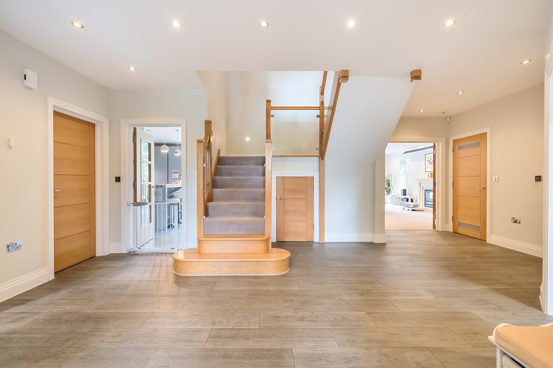 House in Kingswood, Reigate and Banstead, England 4 - 14266710