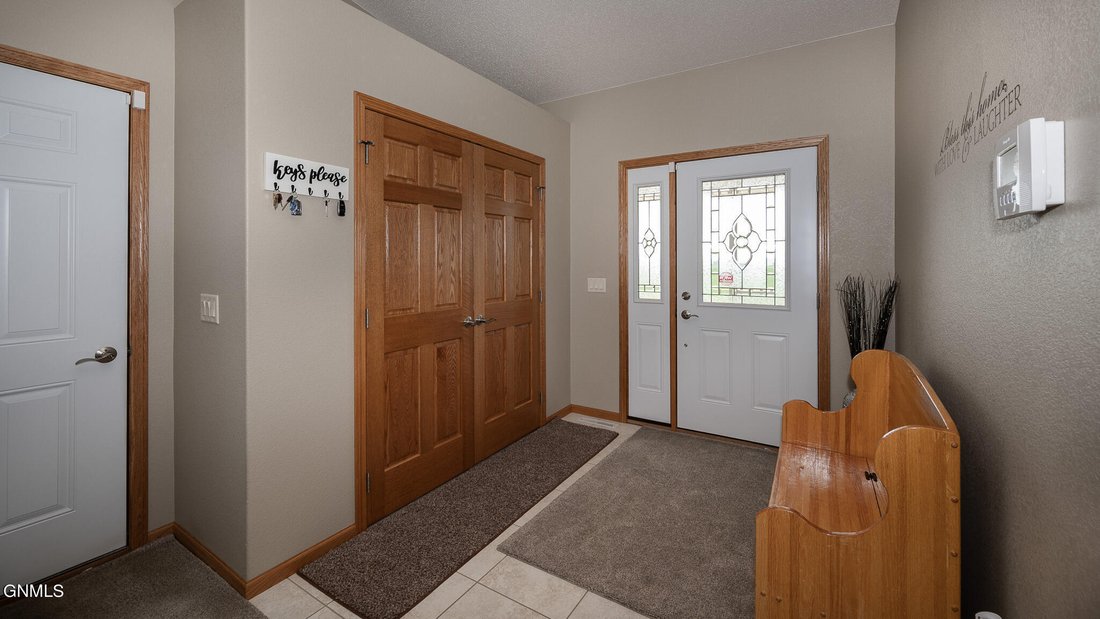 5 Bedrooms Farm/Ranch In Beulah, North Dakota, United States For Sale