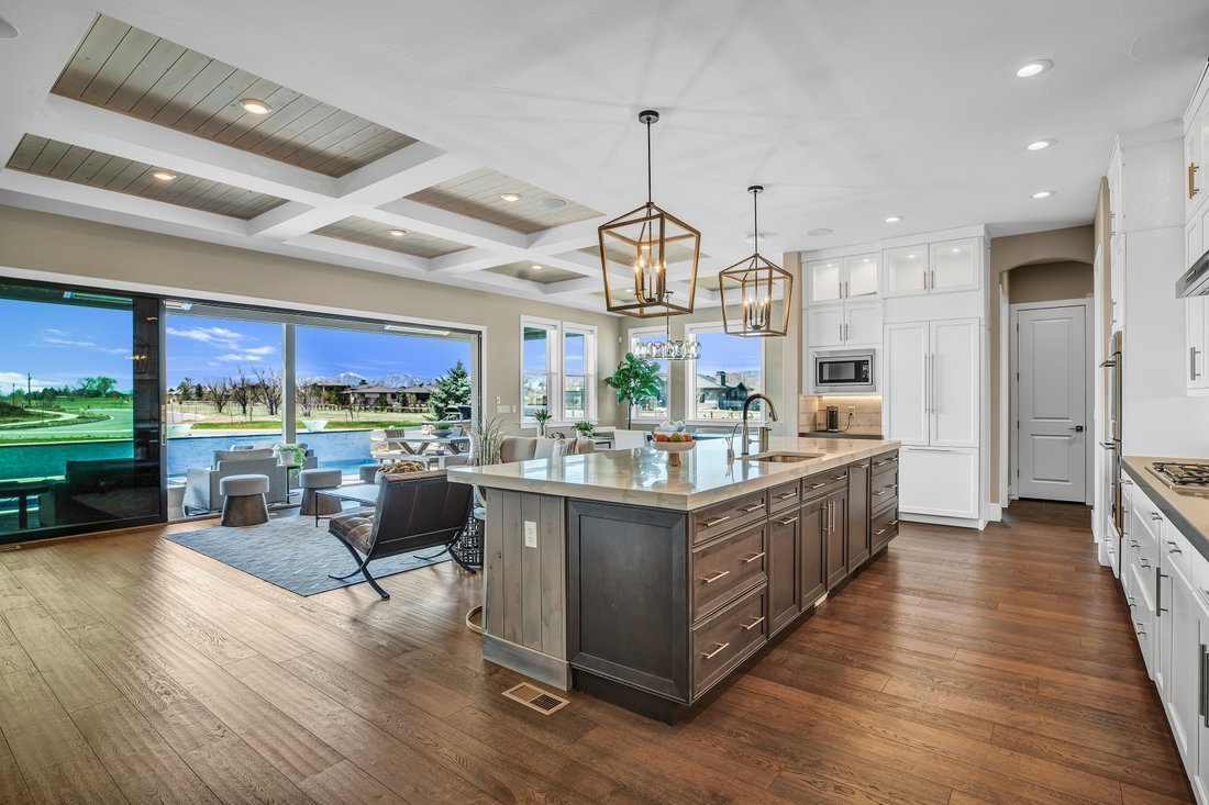 Una Casa Ampliamente Renovada Y Un Lote En Longmont, Colorado, Estados