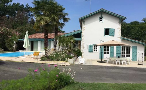 Castle for Sale in Pey, Nouvelle-Aquitaine, France