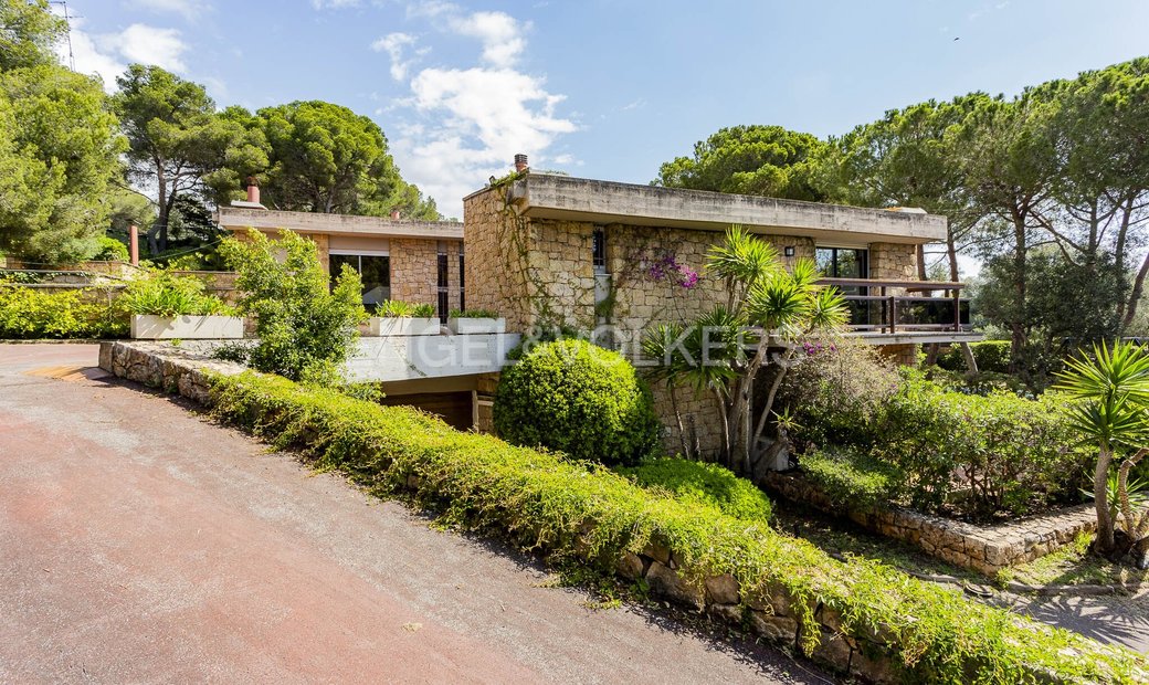 Incredible House With Designer Interiors In Tarragona, Catalonia, Spain