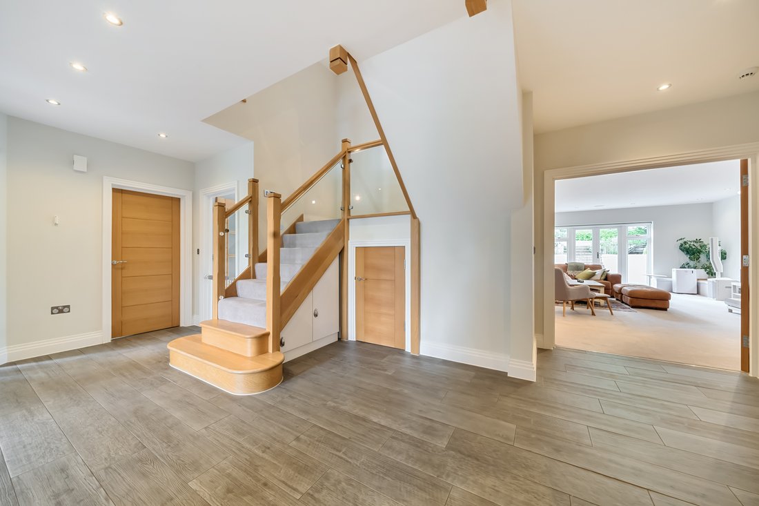 House in Kingswood, Reigate and Banstead, England 3 - 14266710