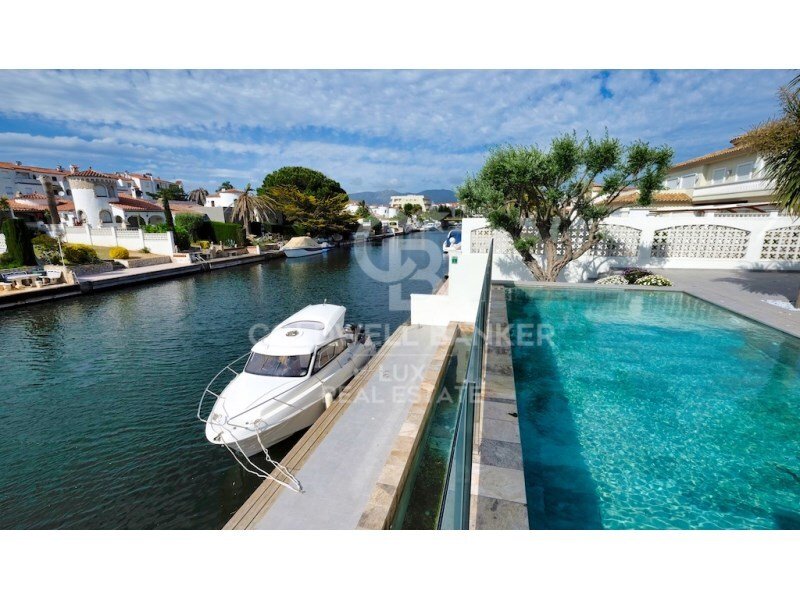 Renovated Villa With Mooring In Empuriabrava In Empuriabrava, Spain For Sale (14268272)