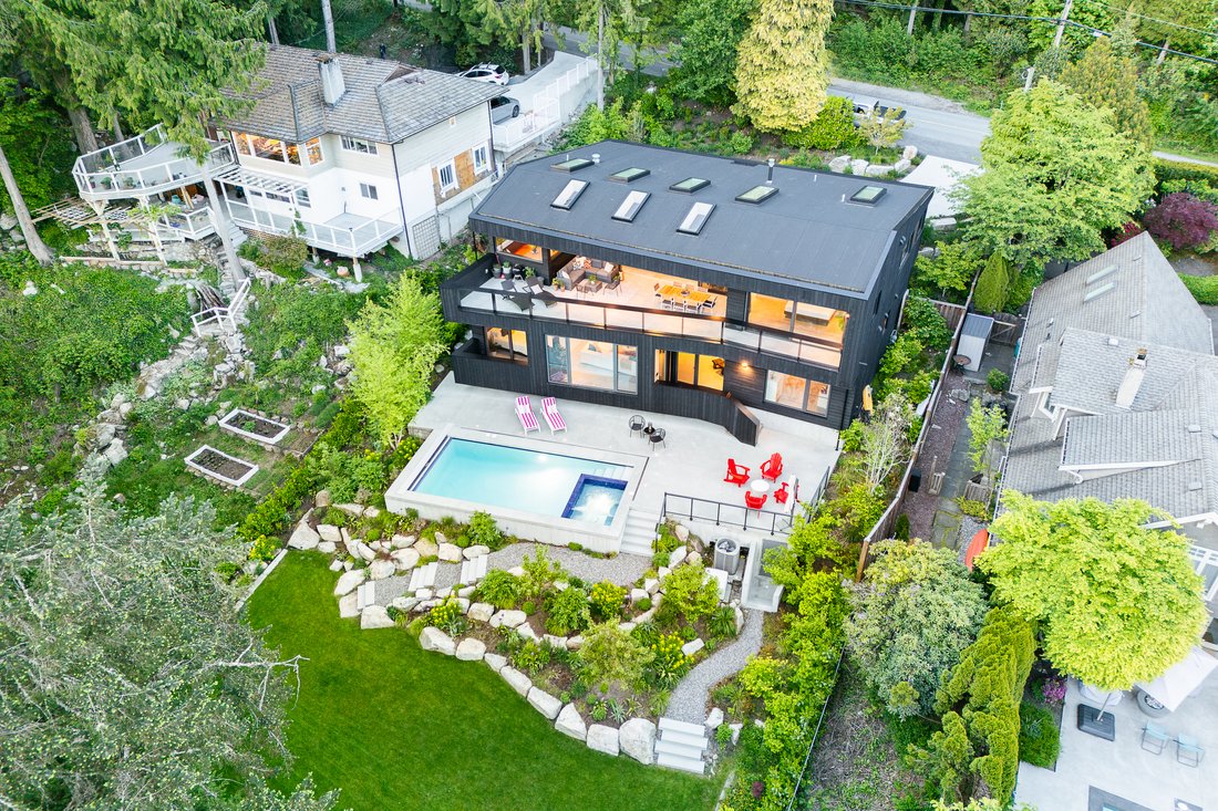 House in West Vancouver, British Columbia, Canada 1 - 14268651