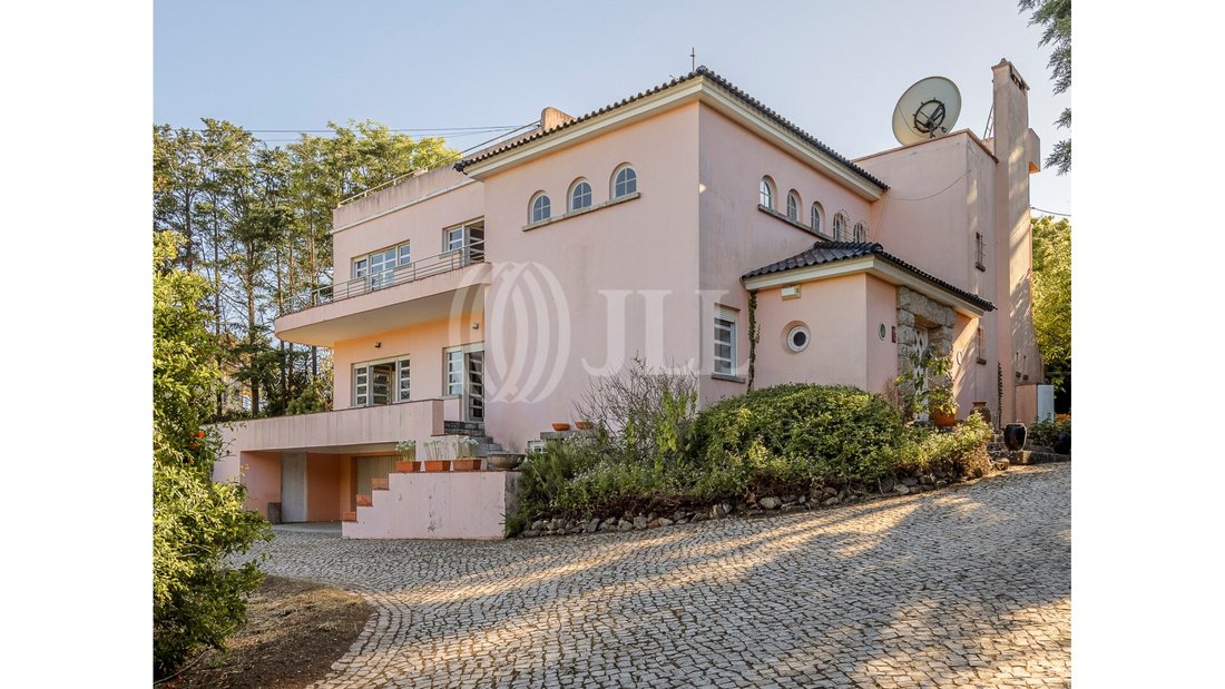 4+4 Bedroom Villa With Garden And Pool, Estoril, In Estoril, Lisbon