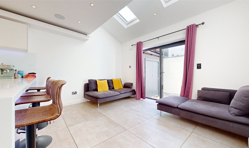 Spacious Three Bedroom Apartment In Central In London, England, United ... - Spacious 3 Bedroom Apartments With High Ceilings
