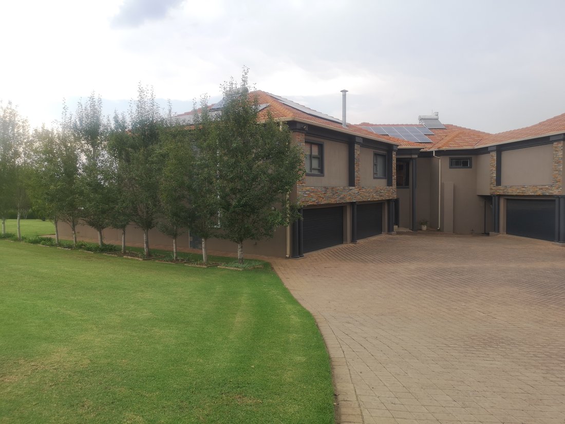 Estate in Three Rivers East, Gauteng, South Africa 2 - 14273937