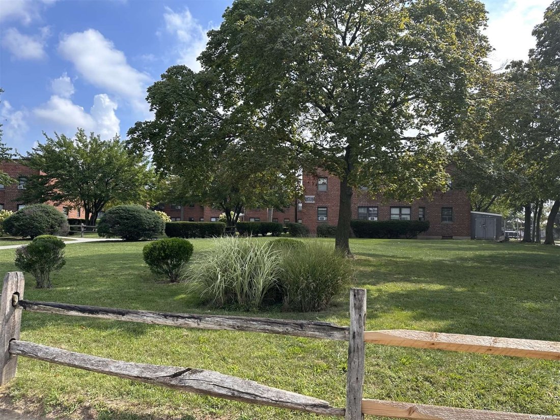 Rental Levittown Dans Levittown, état De New York, états Unis à Louer