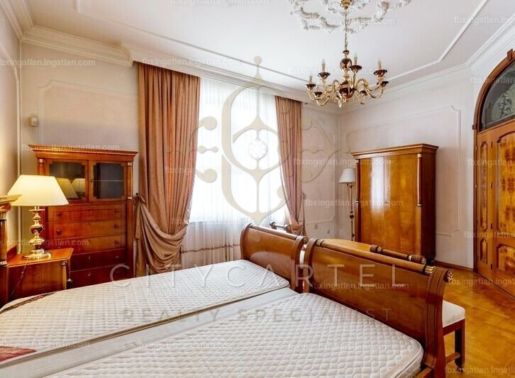 Villa in Budapest, Hungary 3 - 13567946