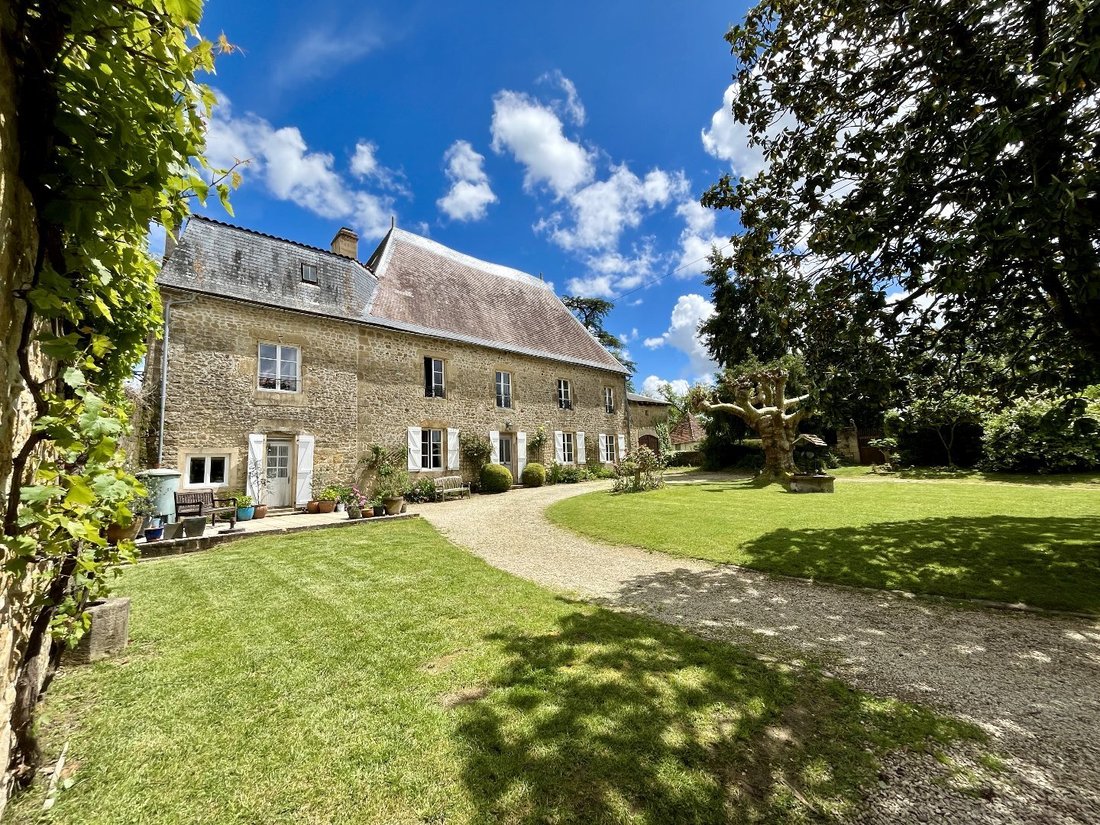 Estate in Pressac, Nouvelle-Aquitaine, France 1 - 14275399