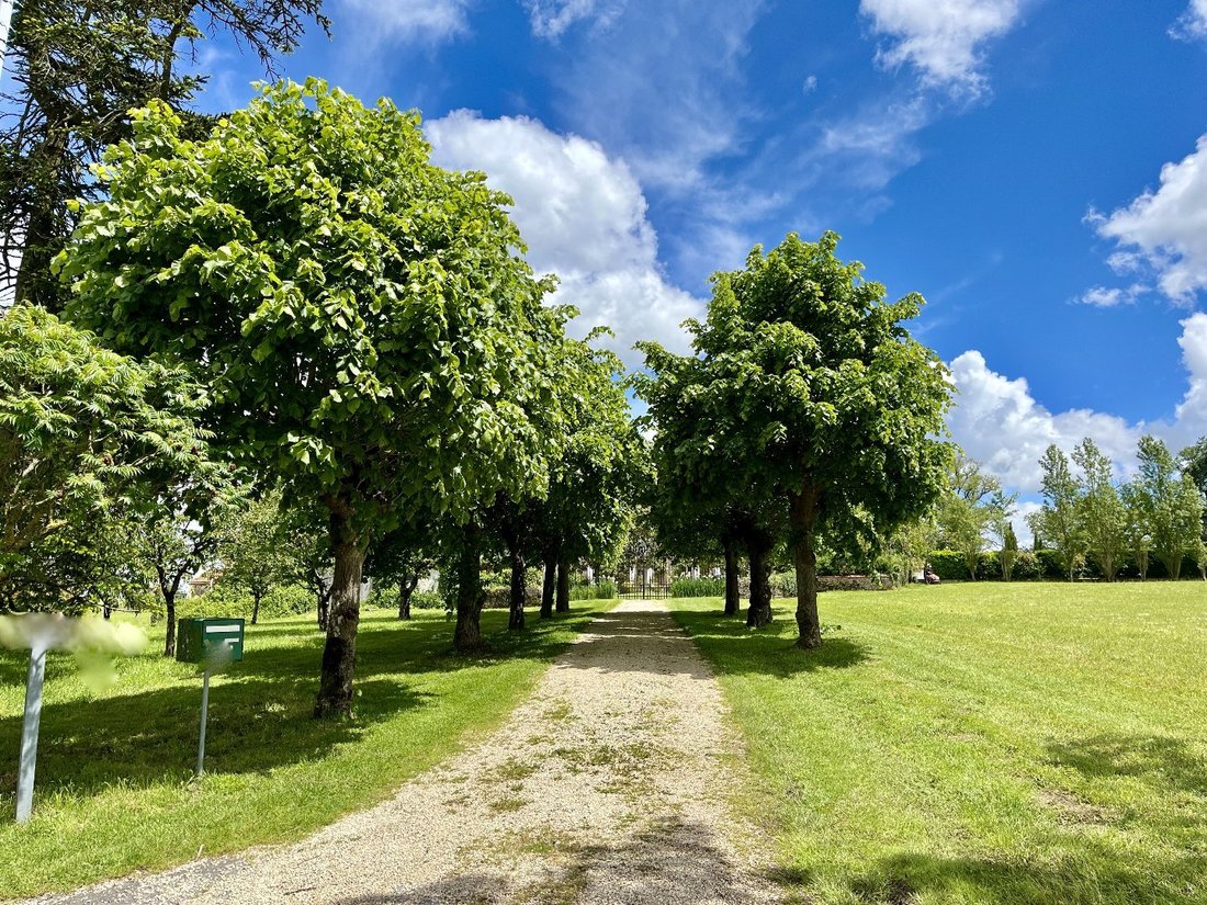 Estate in Pressac, Nouvelle-Aquitaine, France 2 - 14275399