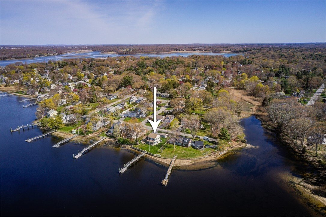 Irresistible Waterfront Retreat In Barrington, Rhode Island, United