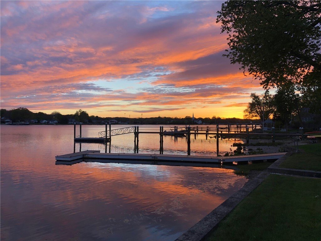 Irresistible Waterfront Retreat In Barrington, Rhode Island, United ...