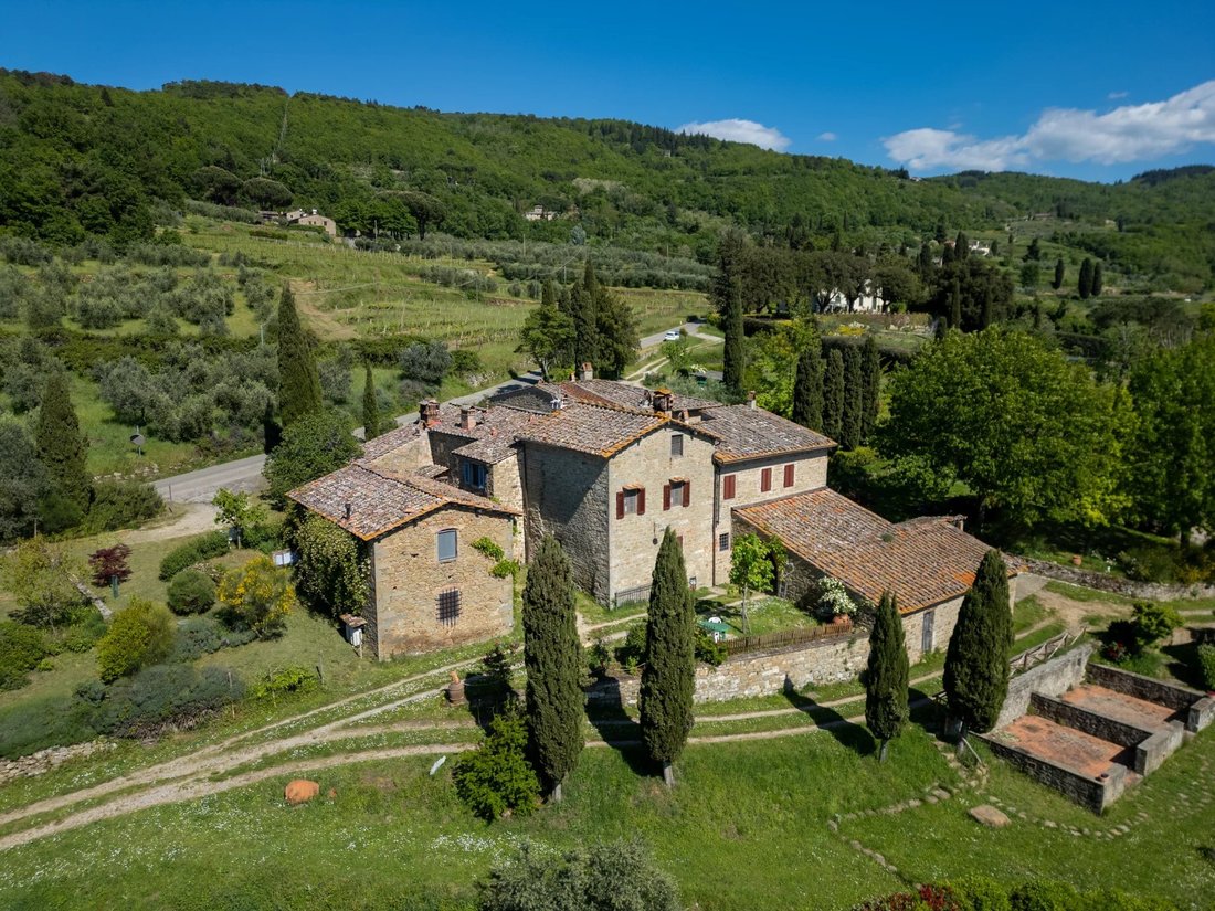 Delightful Tuscan Farmhouse With Barn In Tuscany, Italy For Sale (14283042)