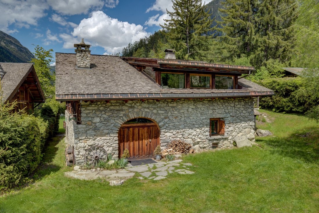 House in Chamonix-Mont-Blanc, Auvergne-Rhône-Alpes, France 2 - 14261453