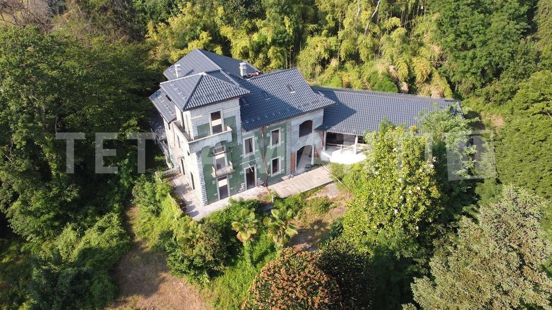 Villa à Malnate, Lombardie, Italie 1 - 14282397