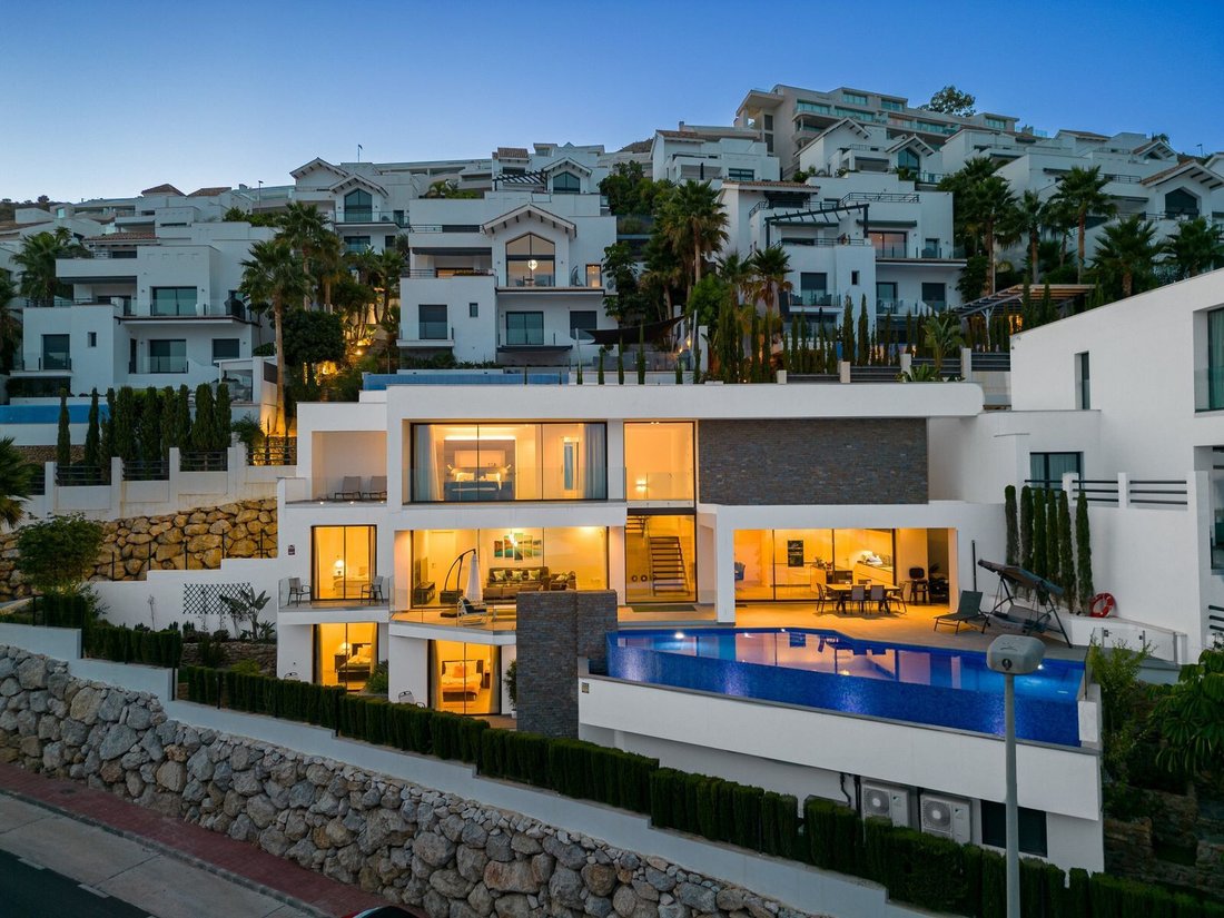 Villa in La Capellania, Benalmadena, Andalusia 1 - 14280672