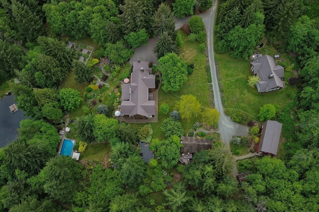 House in Salt Spring Island, British Columbia, Canada 4 - 14280966