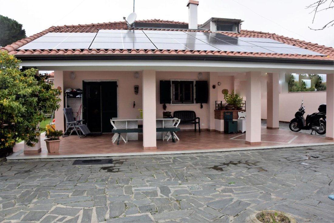 Villa in Avenza, Marina di Carrara, Tuscany 1 - 14282074