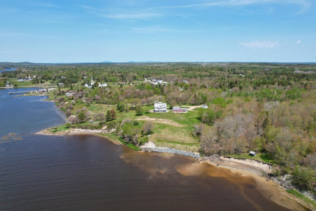 6 Bedrooms Single Family Detached In Milbridge, Maine, United States