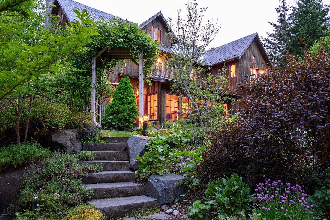 House in Salt Spring Island, British Columbia, Canada 1 - 14280966
