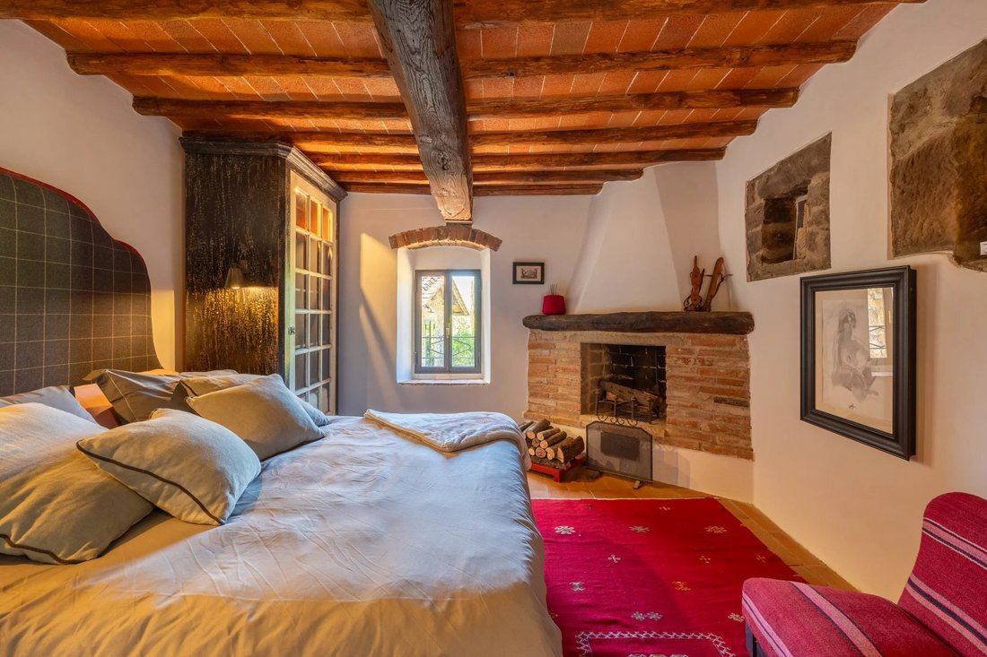 Delightful Tuscan Farmhouse With Barn In Tuscany, Italy For Sale (14283042)