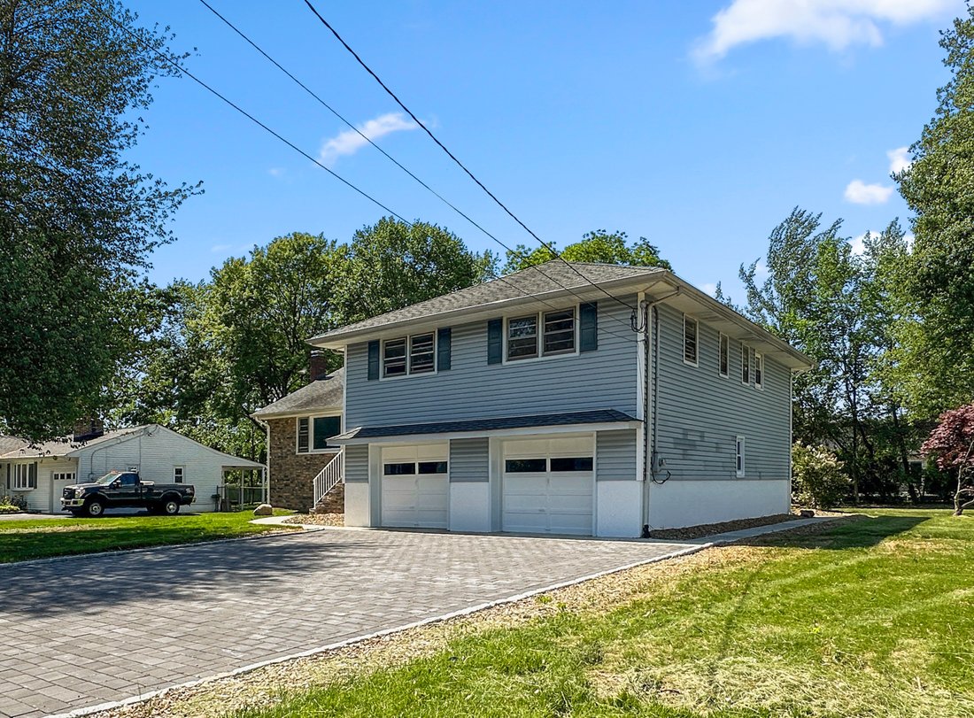 5 Bedrooms Single Family Detached In Fairfield, New Jersey, United ...