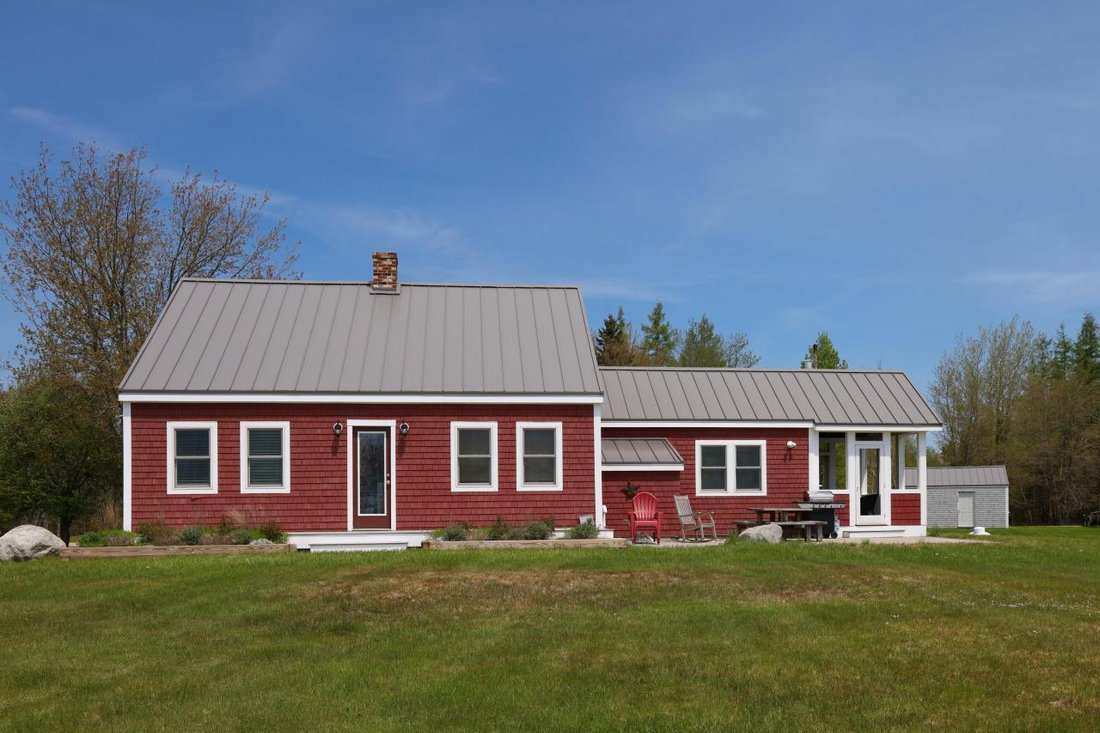 6 Bedrooms Single Family Detached In Milbridge, Maine, United States