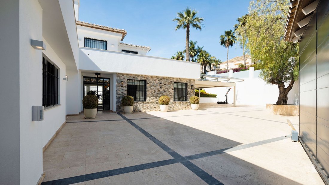 Villa in Puerto Banus, Marbella, Spain 1 - 14284651