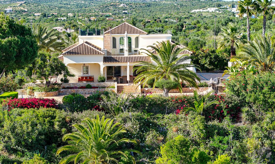 Charming Quinta With Panoramic Views On A In Moncarapacho, Algarve