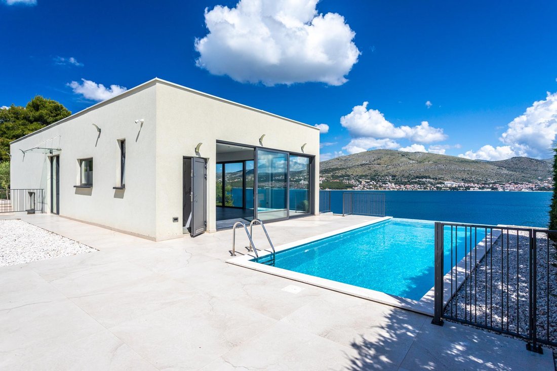 Villa in Okrug Gornji, Split-Dalmatia County, Croatia 3 - 12659769