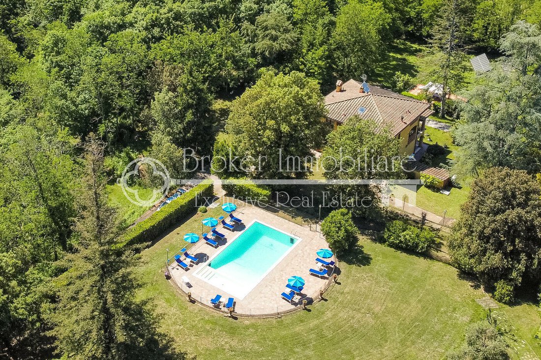 Villa en Camaiore, Toscana, Italia 1 - 14288020