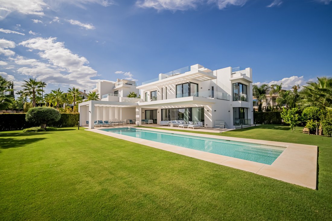 Villa in Cancelada, Estepona, Andalusia 1 - 14289677