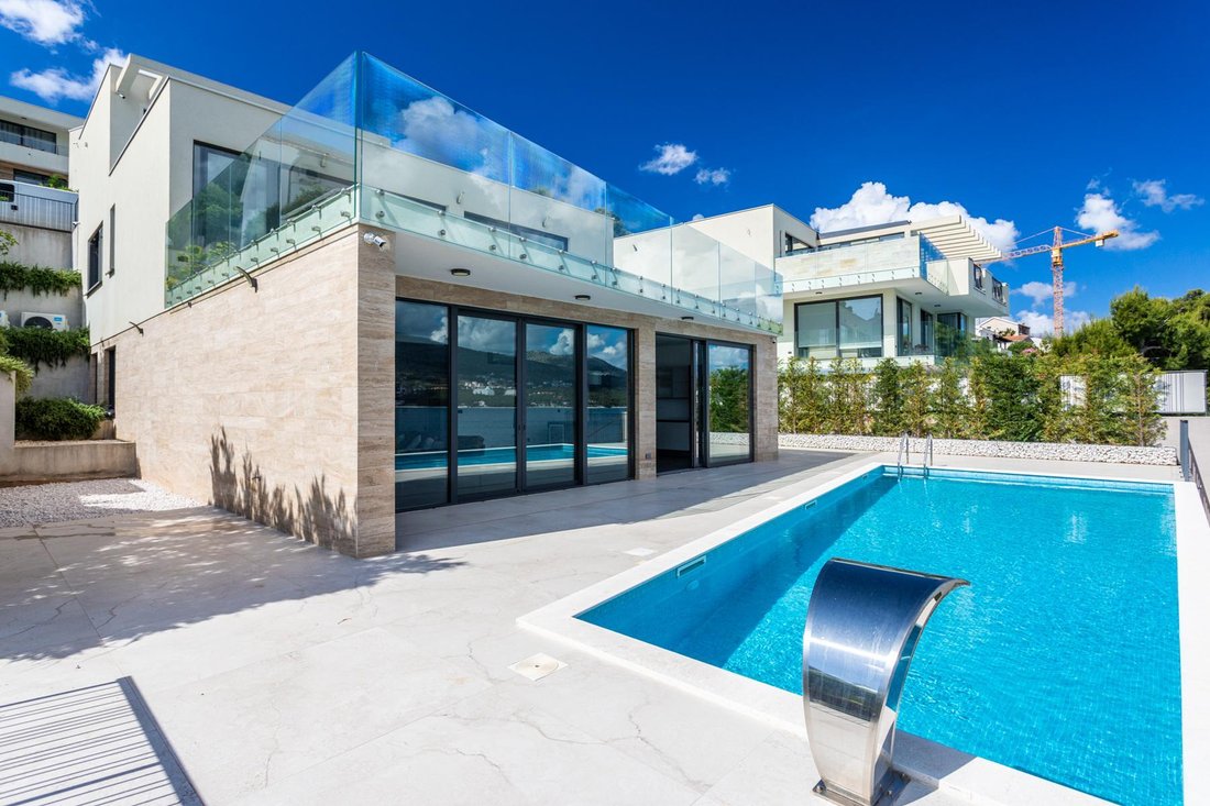 Villa in Okrug Gornji, Split-Dalmatia County, Croatia 1 - 12620779
