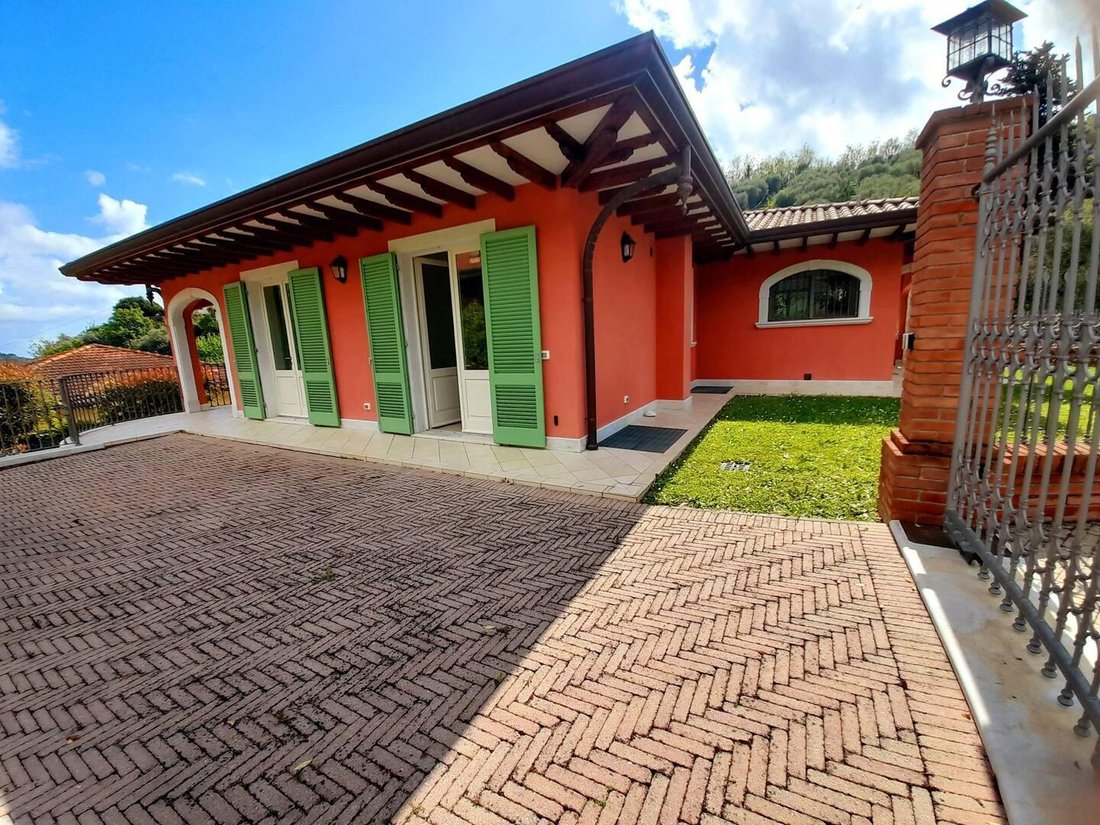 Villa in Strettoia-Capezzano-Valdicastello, Pietrasanta, Tuscany 4 - 14291554