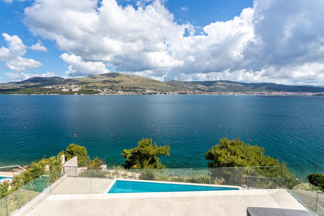 Villa in Okrug Gornji, Split-Dalmatia County, Croatia 2 - 12620779