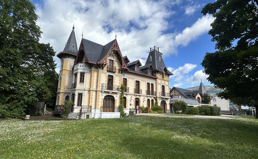 Estate in Tarascon-sur-Ariege, Occitania, France 1