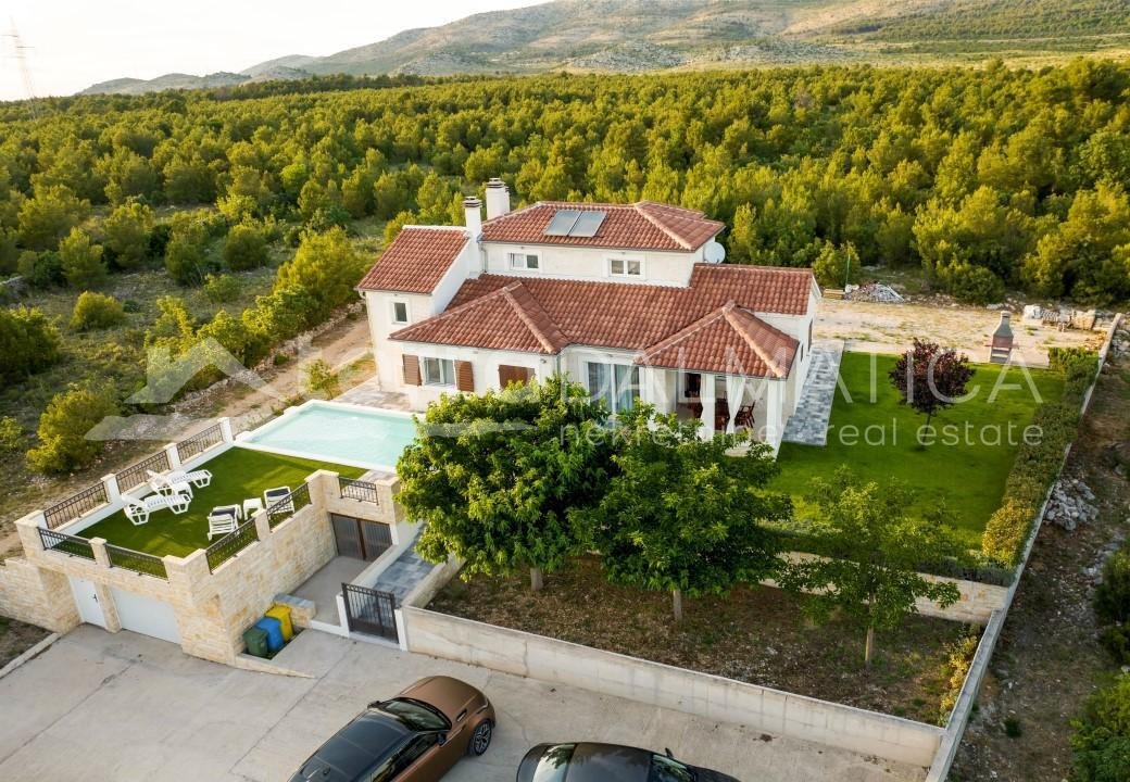 Villa in Dubrava kod Sibenika, Sibenik-Knin County, Croatia 1 - 14296853
