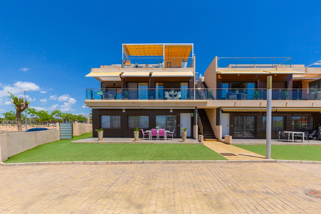 Bungalow in Pilar de la Horadada, Valencian Community, Spain 1 - 14295727