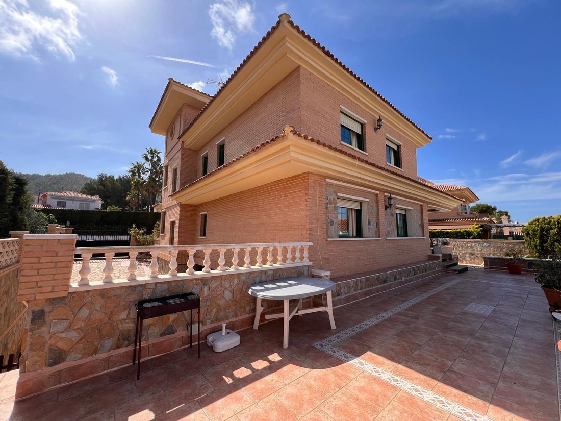 Chalet in Benidorm, Valencian Community, Spain 2 - 14295659