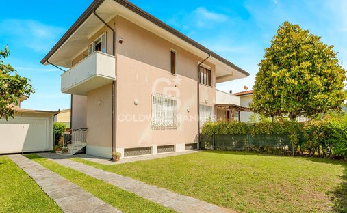 Villa en Tonfano, Pietrasanta, Italia 1