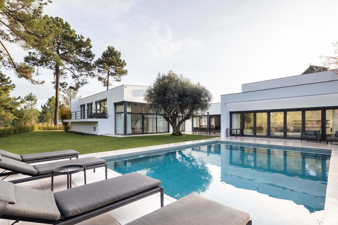 Villa in Aroeira, Charneca de Caparica e Sobreda, Portugal 1 - 14294353