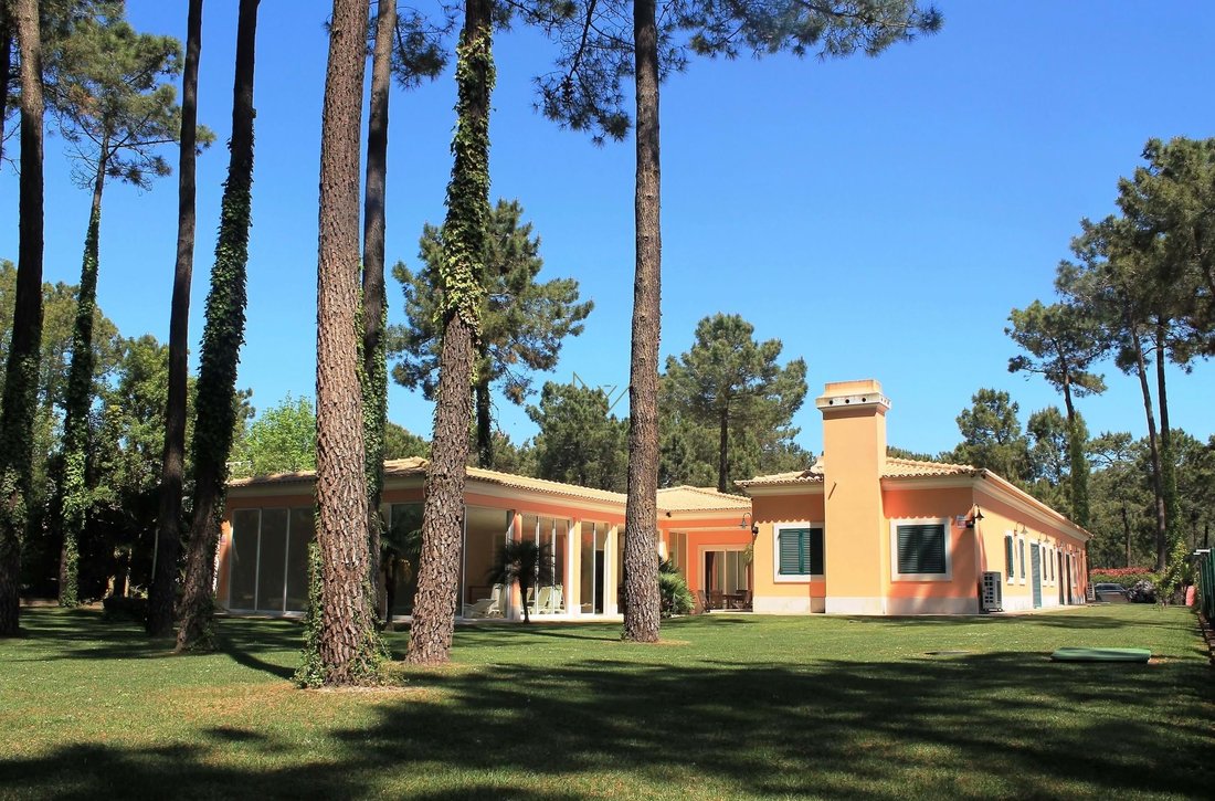Villa in Aroeira, Charneca de Caparica e Sobreda, Portugal 1 - 14294331