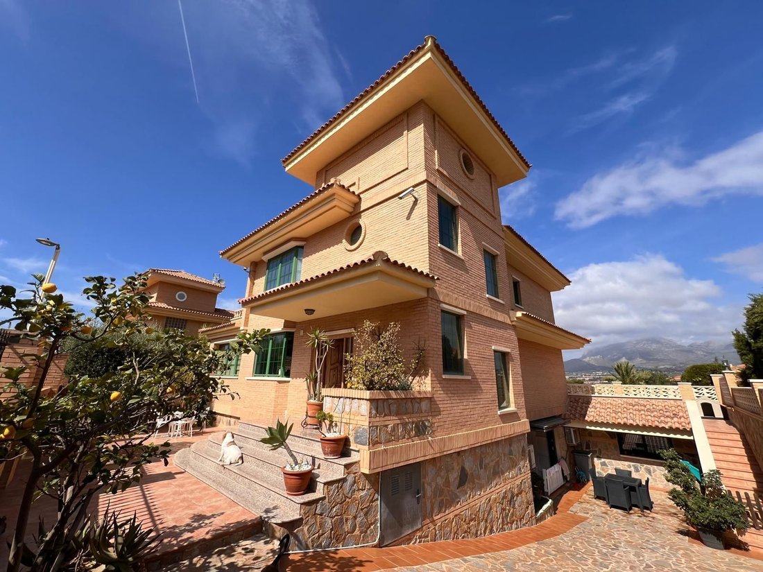 Chalet in Benidorm, Valencian Community, Spain 1 - 14295659