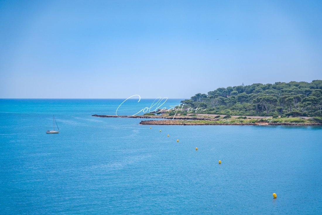 Villa in Vieille Ville, Antibes, France 1 - 14277216
